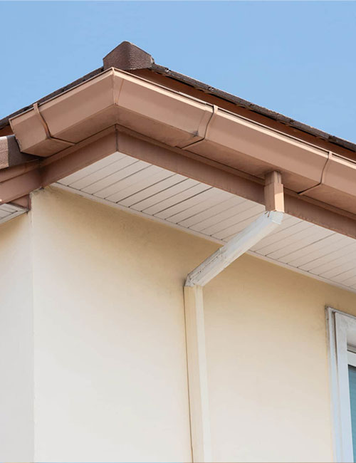 Installation et réparation de gouttières dans les Yvelines : protégez durablement votre toiture